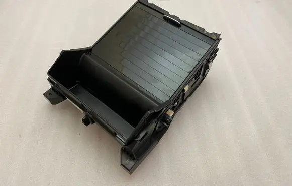 Cup holder front