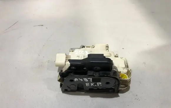 Audi A4 S4 B7 8E 8H Front door lock 8L1837015AA