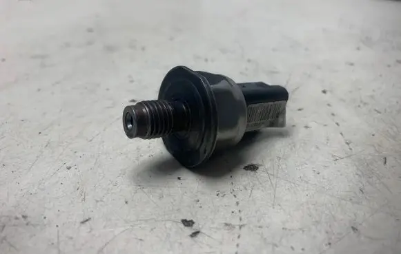 Citroen C5 Fuel pressure sensor 000634002787