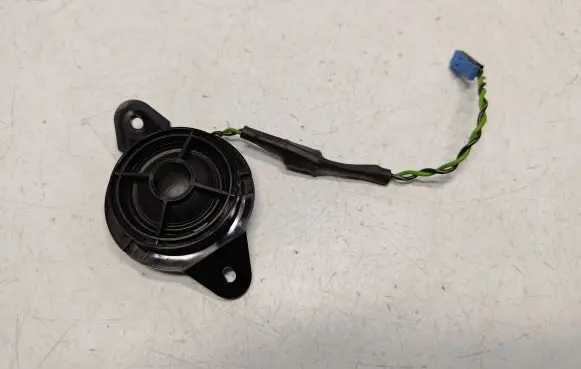 Front door high frequency speaker