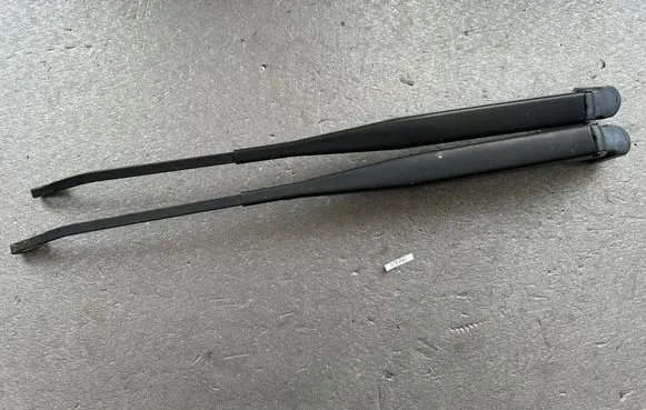 Nissan Terrano Front wiper blade arm 288858F000 288808F000