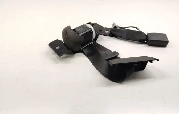 Middle seatbelt (rear)