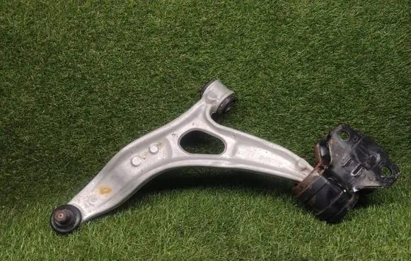 Ford Focus Front lower control arm/wishbone BV613A262DNB DGM1442211