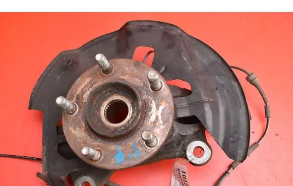 Front wheel hub spindle knuckle