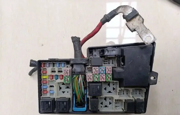 Volvo S40 Fuse box set 8688040