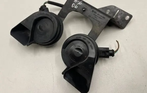 Audi A6 S6 C6 4F Horn signal 4F0951229 6033F61548