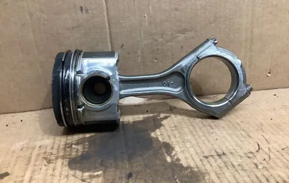 Subaru Legacy Piston with connecting rod