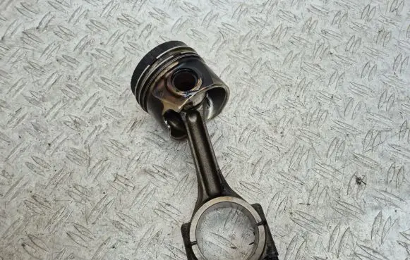 Skoda Octavia Mk3 (5E) Piston with connecting rod 04LA
