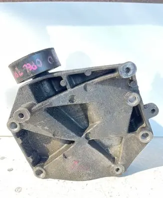 Opel Zafira B Generator/alternator bracket 255187675 B813