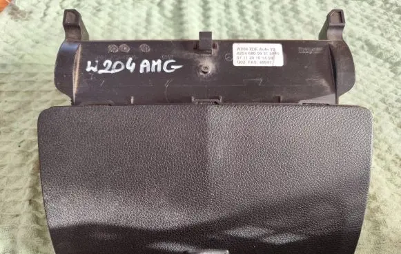 Mercedes-Benz C AMG W204 Screen/display/small screen A2046800931 45947 V204ZD