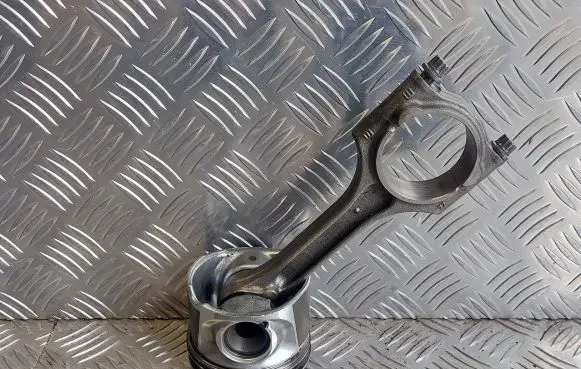 Volvo V60 Piston with connecting rod