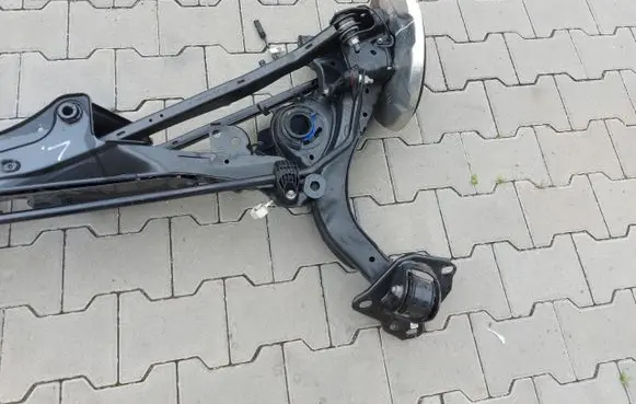 BMW X1 U11 Stub axle BMWU11Zwr669801