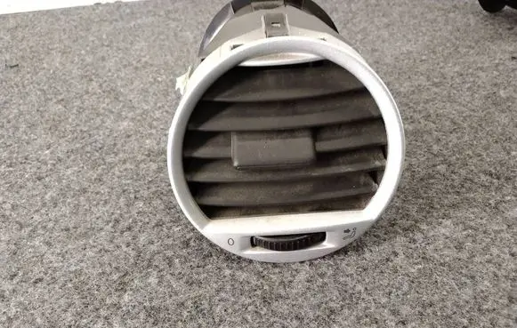 Volkswagen Caddy Dash center air vent grill 2K0819703B 2K0819703C