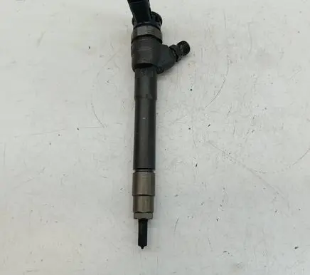 Nissan X-Trail T32 Fuel injector 0445110546