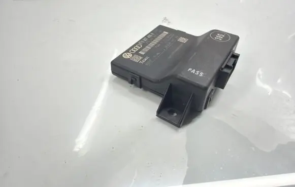 Audi A4 S4 B8 8K Gateway control module 8T0907468H 403221