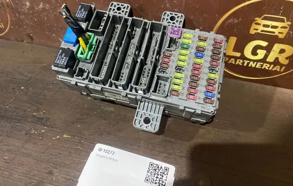 Honda Civic Fuse module 37832ln