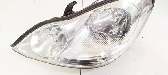 Toyota Avensis Verso Headlight/headlamp
