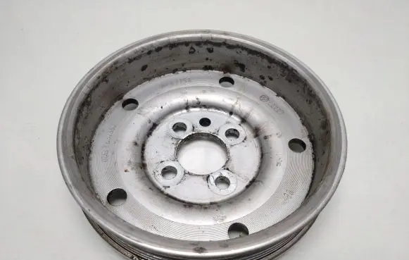 Audi A4 S4 B7 8E 8H Crankshaft pulley 06B105255J