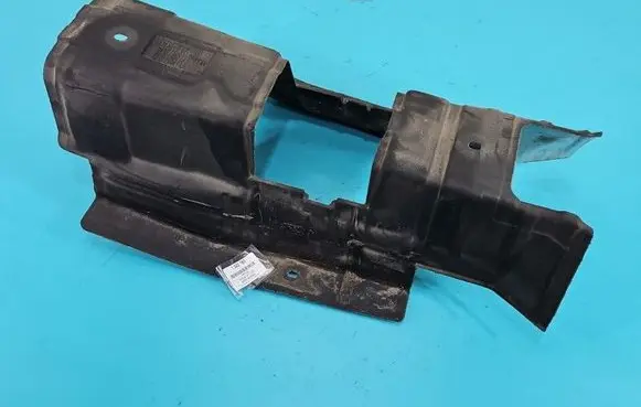 Center/middle under tray cover