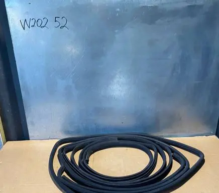 Mercedes-Benz C W202 Rubber seal front door (on door) 