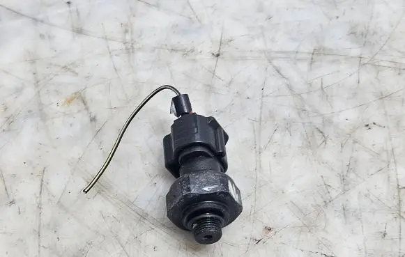 Toyota Avensis T250 Air conditioning (A/C) pressure sensor 499000