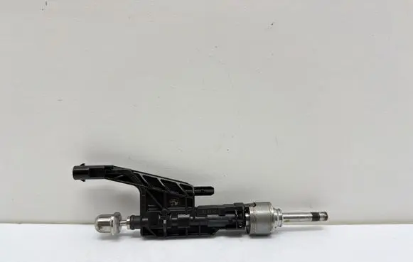 BMW 1 F40 Fuel injector 8656548