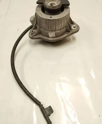 Mercedes-Benz S W222 Engine mount bracket A2222404500