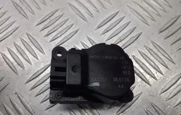 Ford C-MAX I Air flap motor/actuator 3M5H-19E616-AB