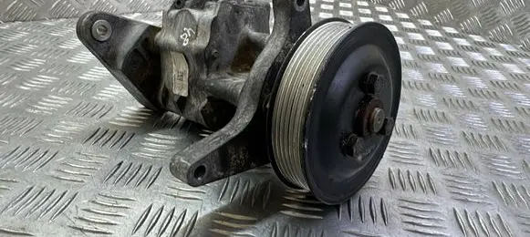 BMW X5 E70 Power steering pump 679646203 5002445