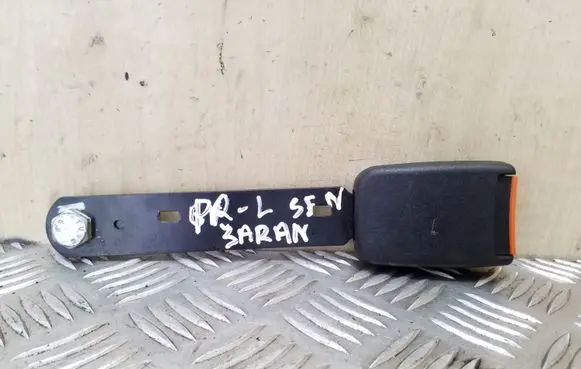 Front seatbelt buckle