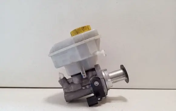Porsche Cayenne (92A) Master brake cylinder 7P0611303A 32667767