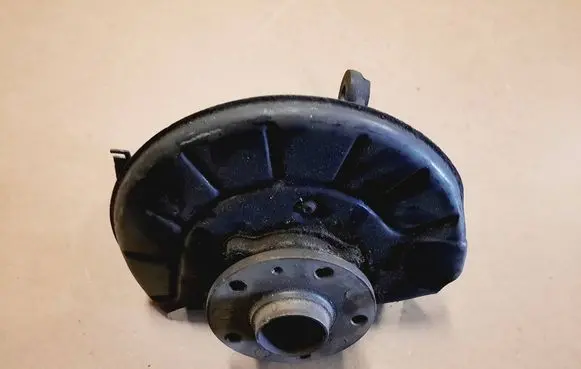 Volkswagen Jetta V Front wheel hub spindle knuckle