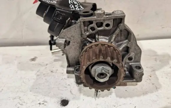 Renault Megane IV Fuel injection high pressure pump 0445010763
