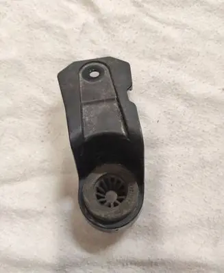 Volvo S60 Air filter cleaner box bracket assembly 31493244