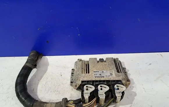 Volvo V50 Engine control unit/module 0281011775 31211076