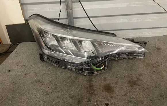Toyota C-HR I Headlight/headlamp