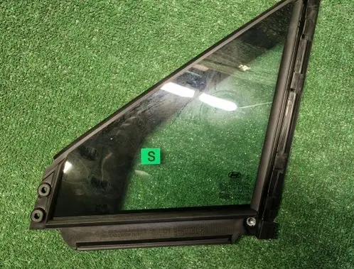 Hyundai Santa Fe Front triangle window/glass SZYBASANTAFEDIMA