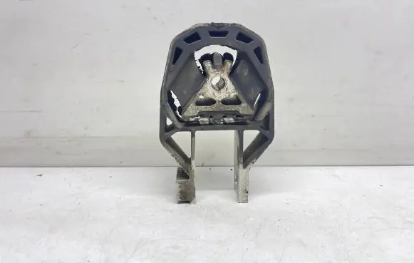 Volvo V40 Engine mount bracket AV616P0852AC AV616P0852