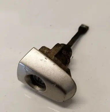Toyota Corolla Verso E121 Front door lock (next to the handle) 