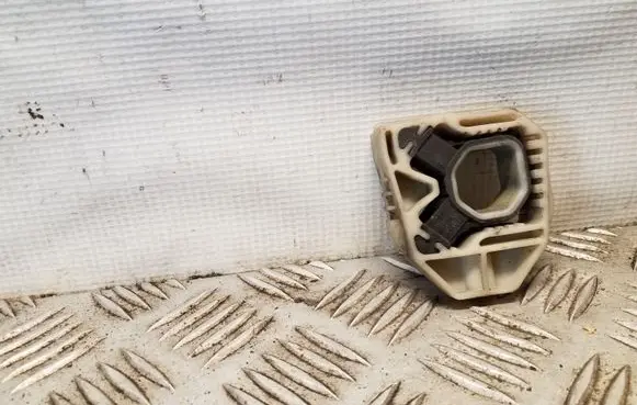 Skoda Superb B6 (3T) Radiator mount bracket 1Z0121367B