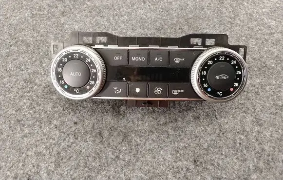 Mercedes-Benz C W204 Climate control unit 2049009104 01HW2109 370903