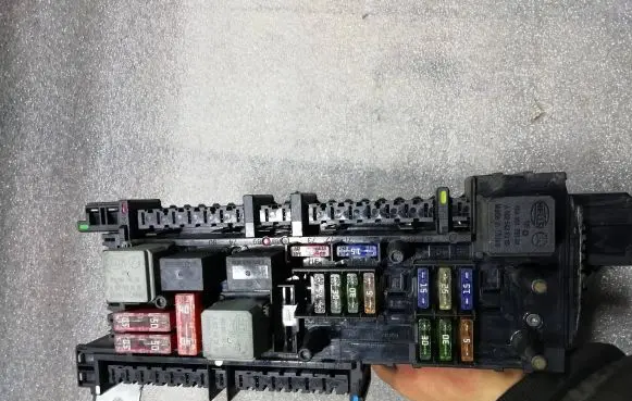 Mercedes-Benz E W212 SAM control unit 2129060005 HW212901 LU212906