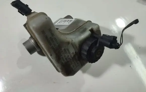 Volkswagen PASSAT B6 Brake fluid reservoir 03950800701