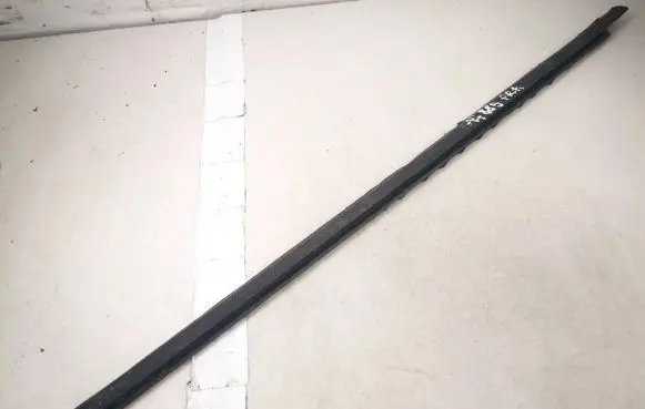 Skoda Octavia Mk1 (1U) Front door glass trim molding 