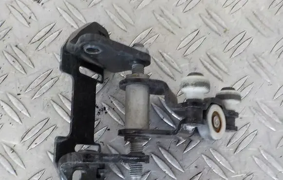 Mercedes-Benz Sprinter W906 Sliding door middle roller runner A9067600347