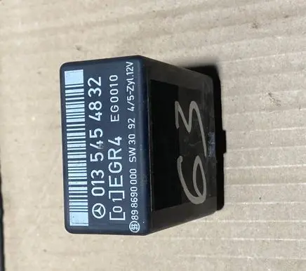 Mercedes-Benz E W124 Other relay 0135454832 EG0010 898690000