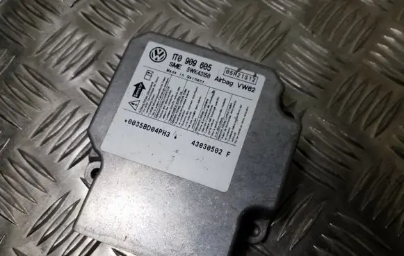 Volkswagen Touran I Airbag control unit/module 1T0909605