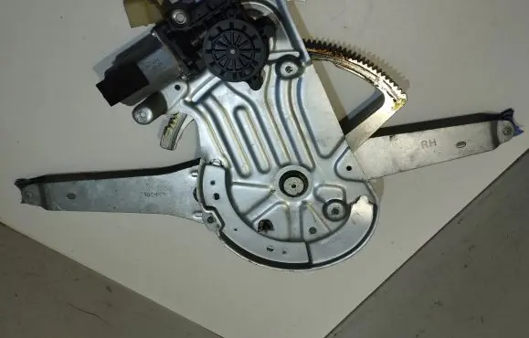 Volvo XC70 Front door window regulator with motor 106469 0130821761