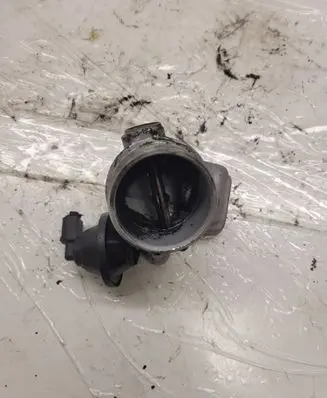 Audi A4 S4 B5 8D Throttle valve 8D0145950B