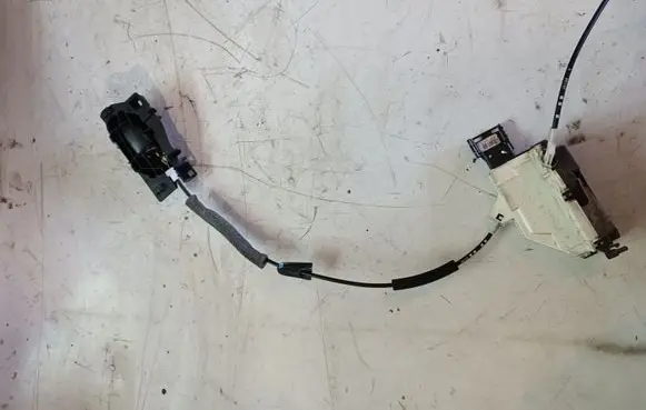 Citroen C5 Front door lock 574387